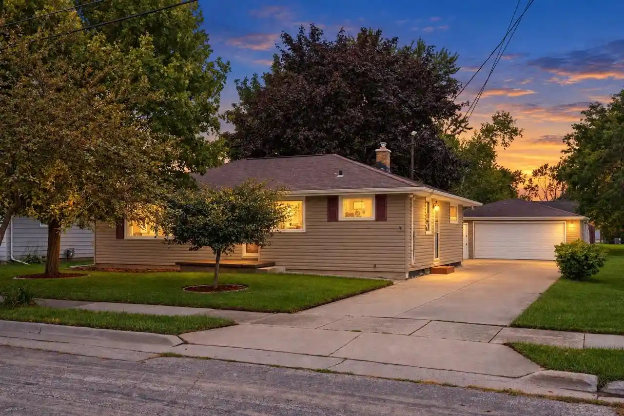 Photo 1 of Single family home for sale at 736 John St, Menasha, WI 54952 | MLS# 50333387 | Listing updated on 2026-10-02