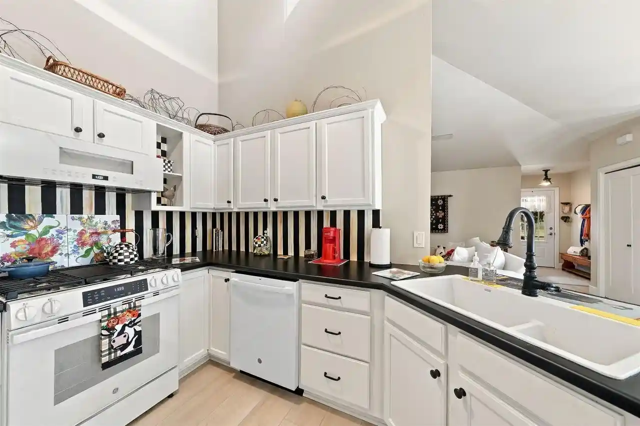 Listing Photo 4 - Condo for sale in building located at 1020 Prospect Ave, Portage, WI 53901 - Unit #8