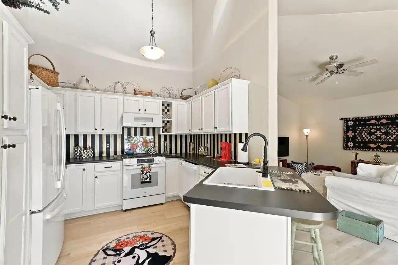 Listing Photo 5 - Condo for sale in building located at 1020 Prospect Ave, Portage, WI 53901 - Unit #8