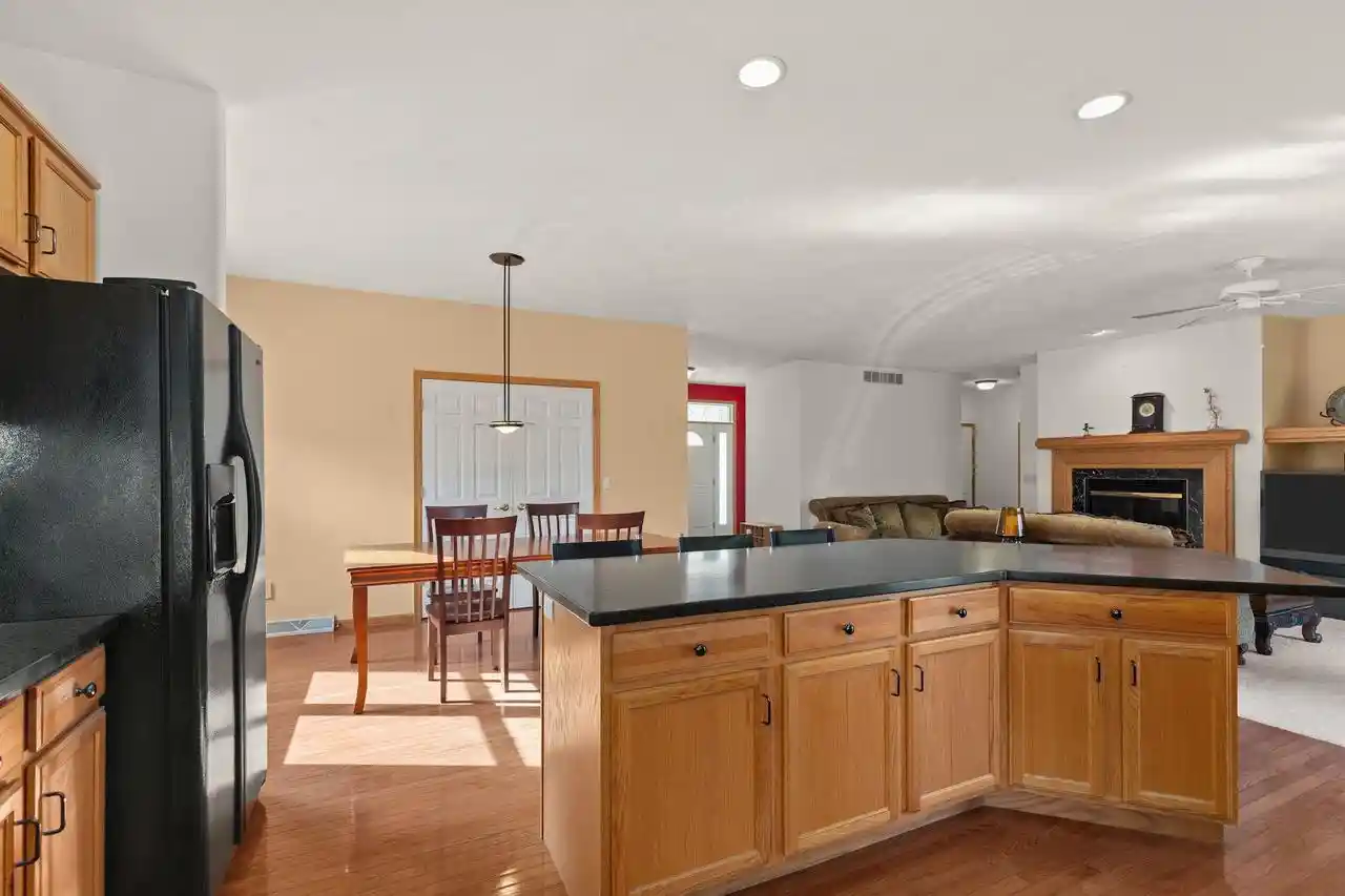 Photo 2 of Single family home for sale at 2282 Willow Way Dr, Oshkosh, WI 54904 | MLS# 50333385 | Listing updated on 2026-10-03
