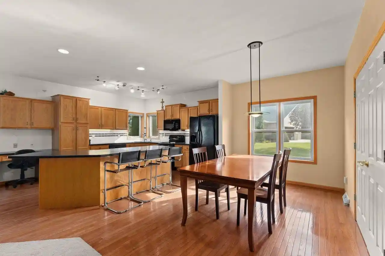 Photo 4 of Single family home for sale at 2282 Willow Way Dr, Oshkosh, WI 54904 | MLS# 50333385 | Listing updated on 2026-10-03