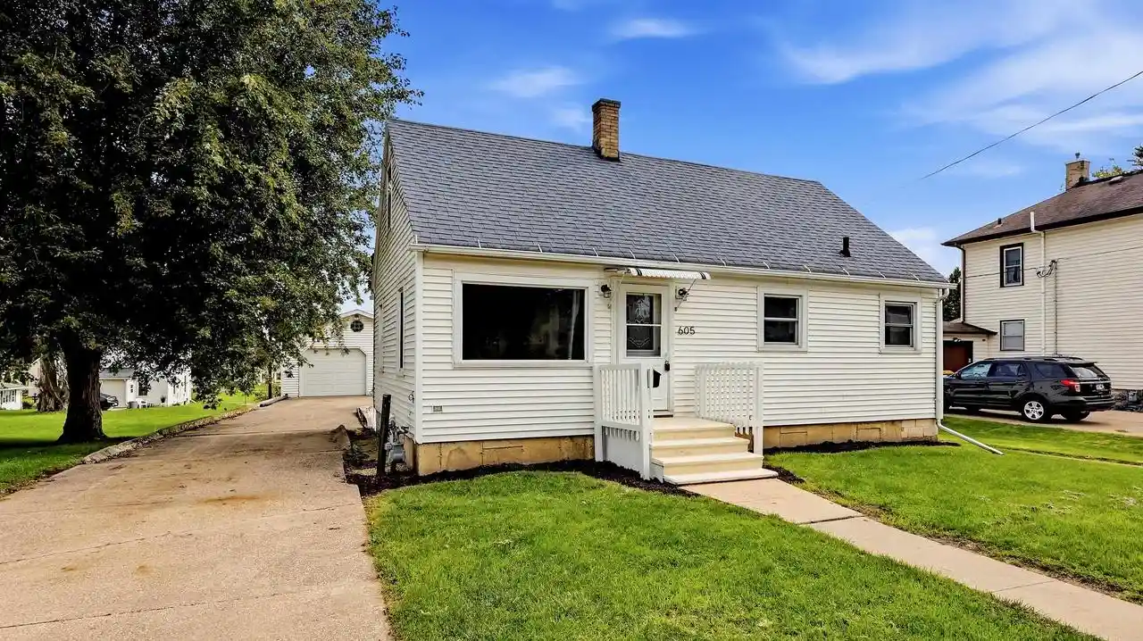 Photo 1 of Single family home for sale at 605 N Jefferson St, Lancaster, WI 53813 | MLS# 2033604 | Listing updated on 2026-10-02