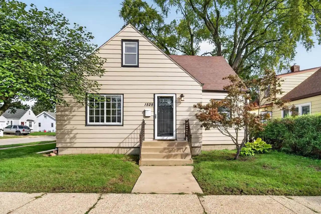 Photo 1 of Single family home for sale at 1528 76th Street, Kenosha, WI 53143 | MLS# 1982481 | Listing updated on 2026-09-30
