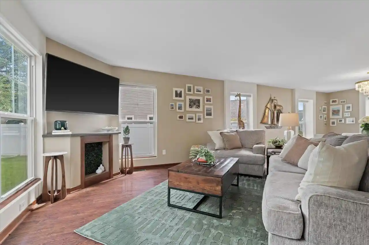 Photo 4 of Single family home for sale at 914 Durango Dr, Hartford, WI 53027 | MLS# 1982489 | Listing updated on 2026-10-09