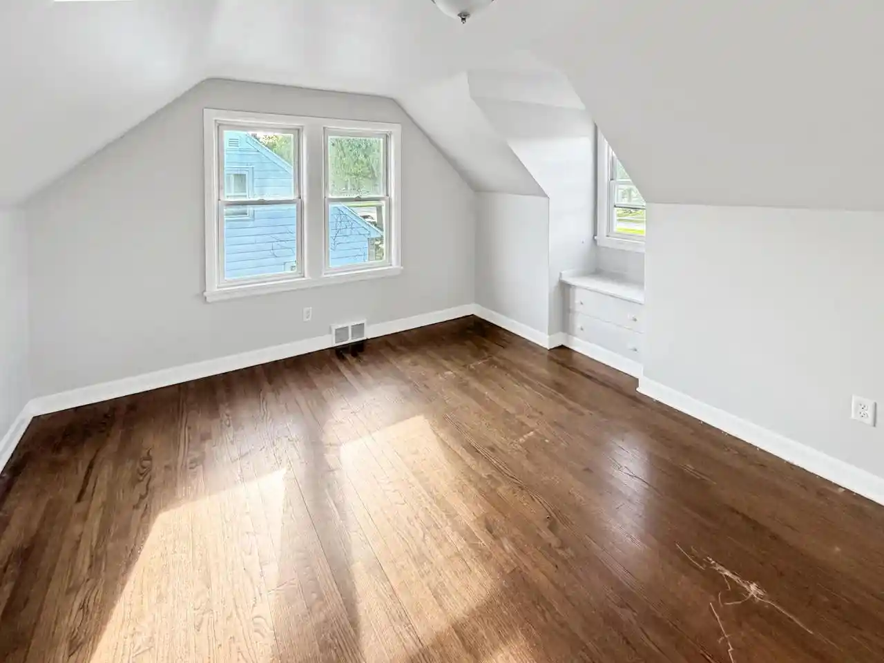 Photo 4 of Single family home for sale at 2401 Lincoln Rd, Kenosha, WI 53143 | MLS# 1982501 | Listing updated on 2026-10-09