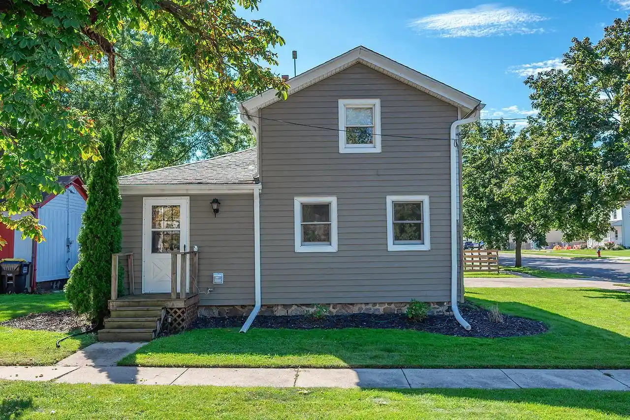 Photo 1 of Single family home for sale at 823 11th Avenue, Union Grove, WI 53182 | MLS# 1982511 | Listing updated on 2026-10-02