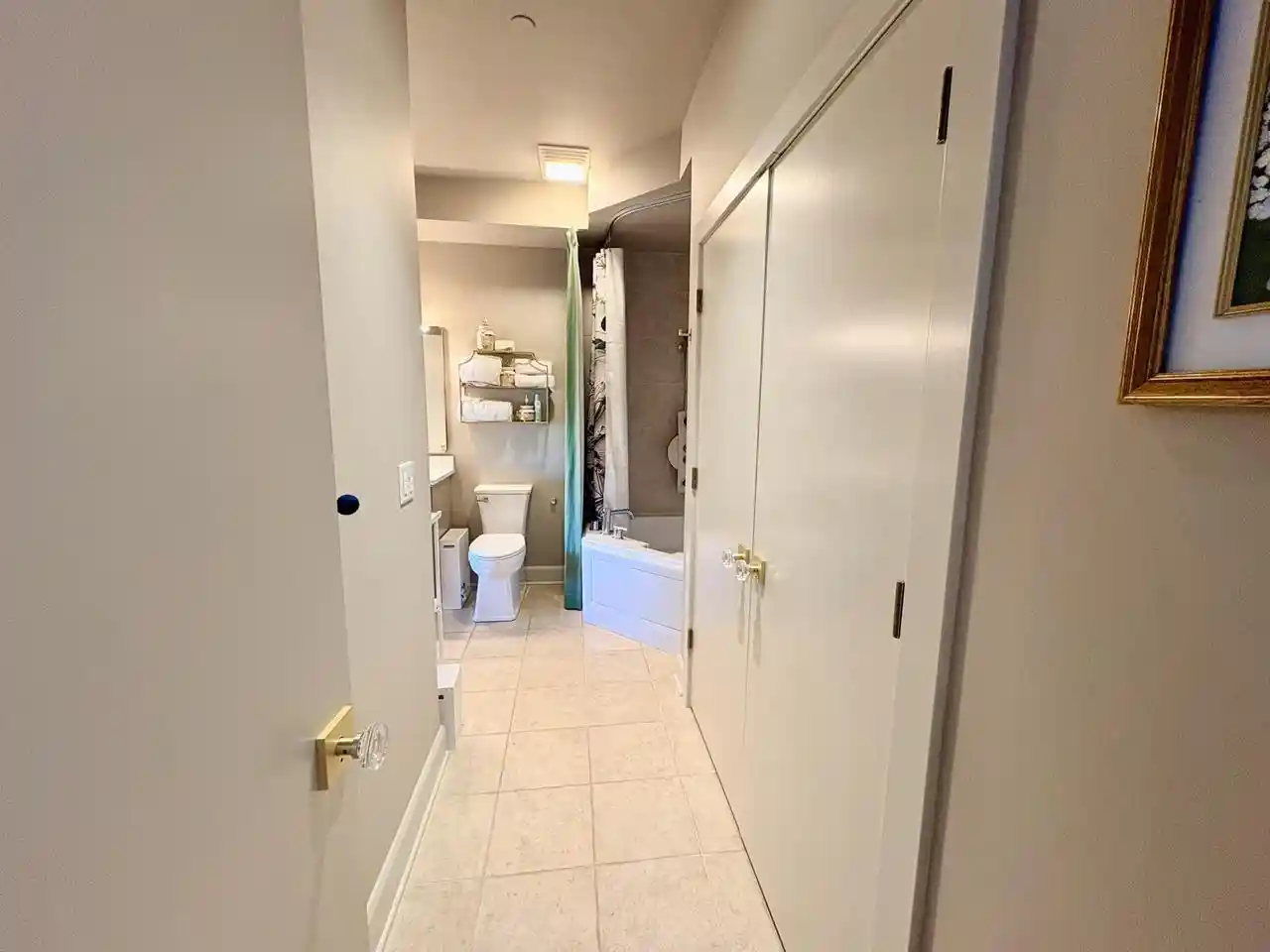 Listing Photo 5 - Condo for sale in building located at 1550 E Royall Pl, Milwaukee, WI 53202 - Unit #410