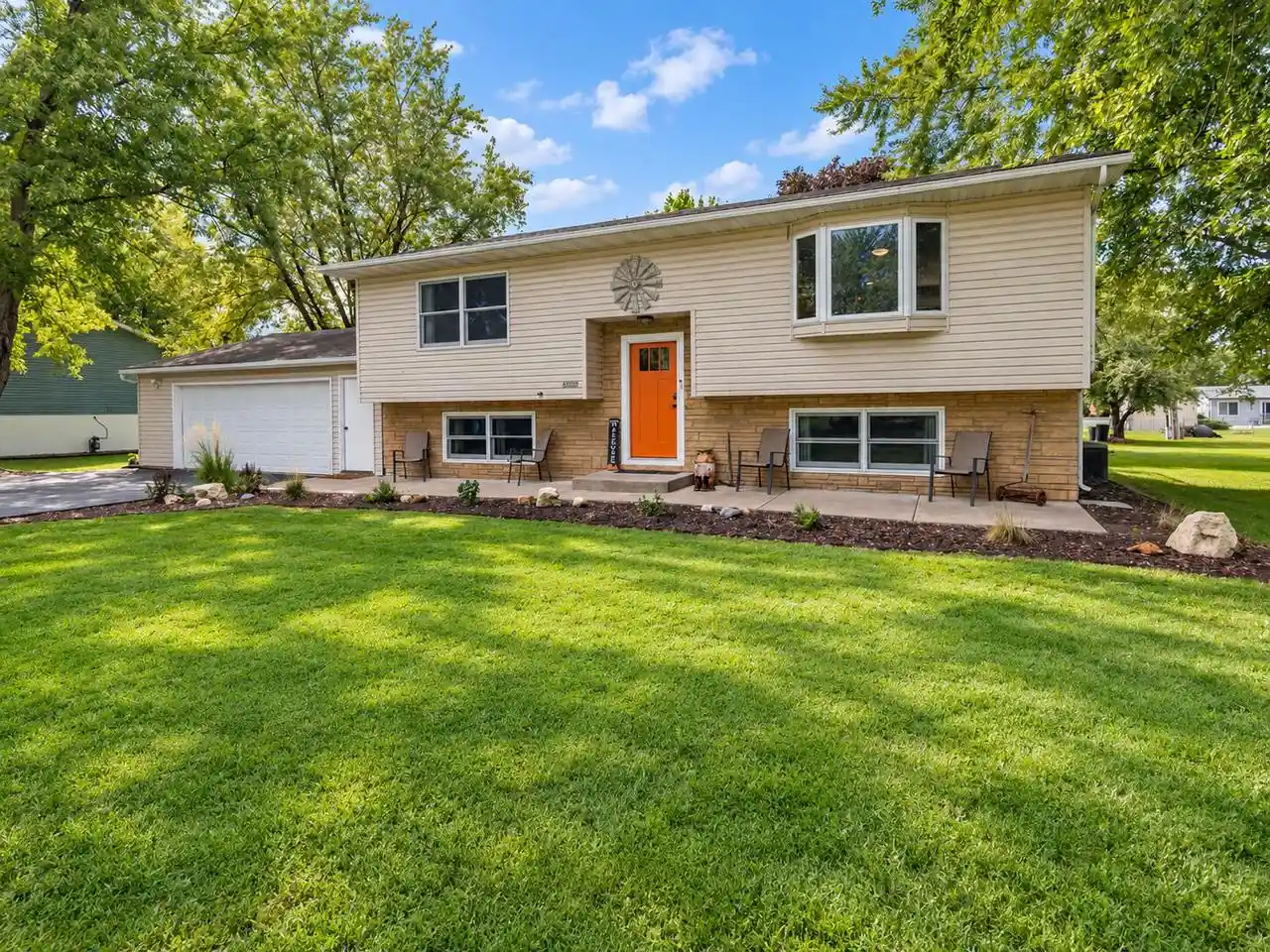 Photo 1 of Single family home for sale at N5889 Lakeview Ct E, Onalaska, WI 54650 | MLS# 1982520 | Listing updated on 2026-10-04