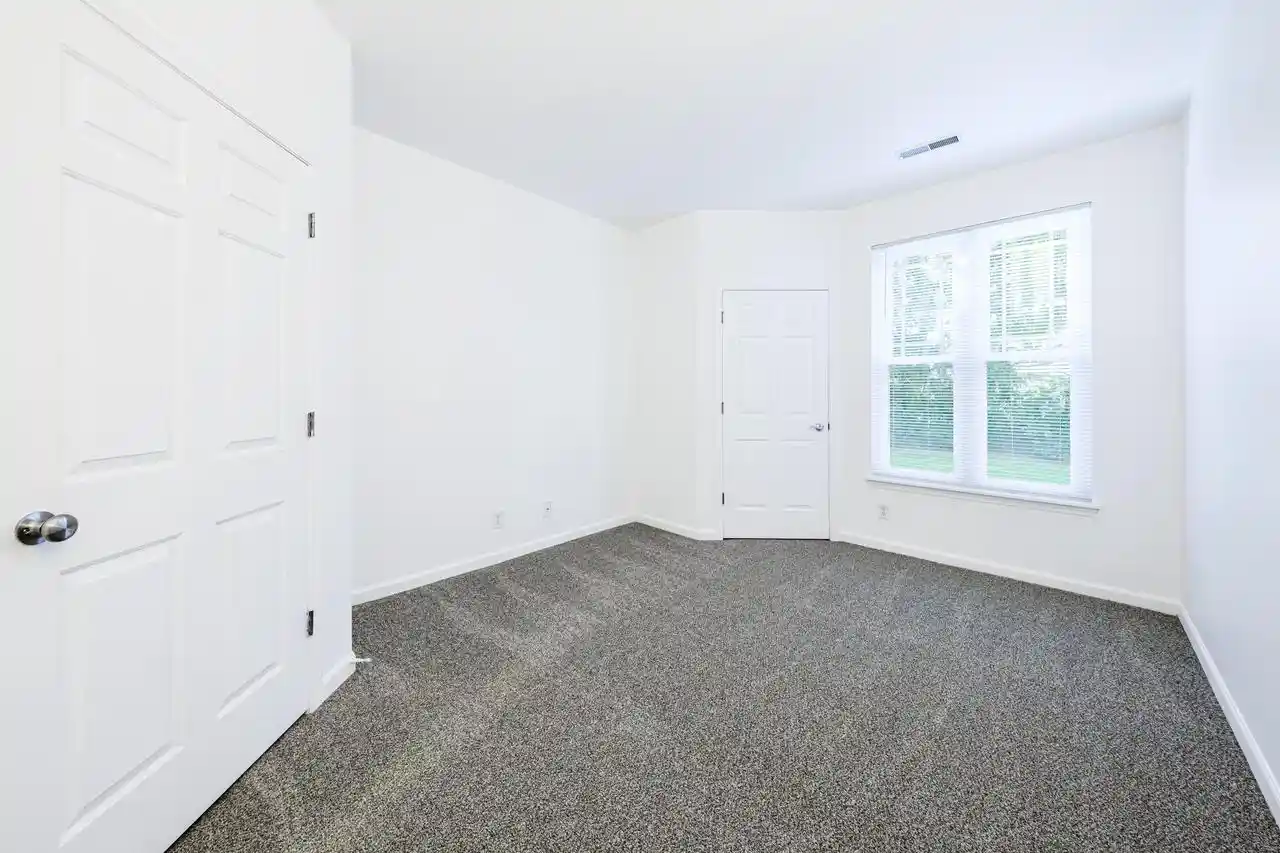 Listing Photo 5 - Condo for sale in building located at N113w16241 Sylvan Cir, Germantown, WI 53022 - Unit #104