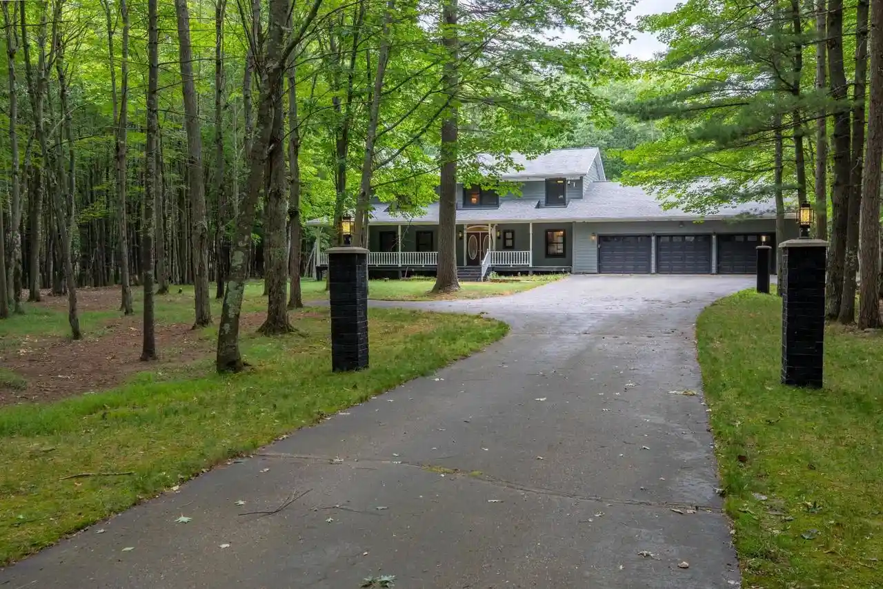 Photo 1 of Single family home for sale at 9260 Timberline Dr, Minocqua, WI 54548 | MLS# 22604821 | Listing updated on 2026-10-02
