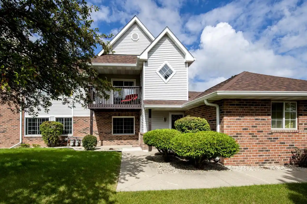 Photo 1 of Sale Pending at 170 W Aspen Ct #4, Oak Creek, WI 53154 | MLS# 1982536 | Listing updated on 2026-10-05
