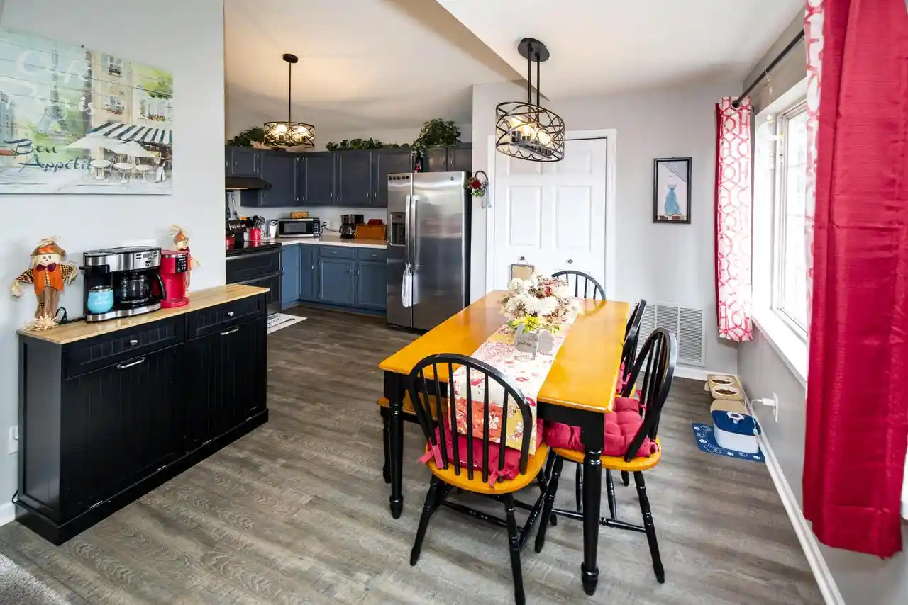 Listing Photo 5 - Condo for sale in building located at 170 W Aspen Ct, Oak Creek, WI 53154 - Unit #4