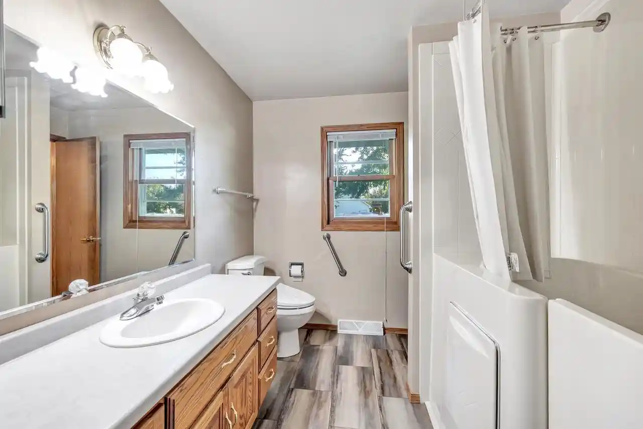 Photo 3 of Single family home for sale at 1233 Drews Dr, De Pere, WI 54115 | MLS# 50333410 | Listing updated on 2026-10-05