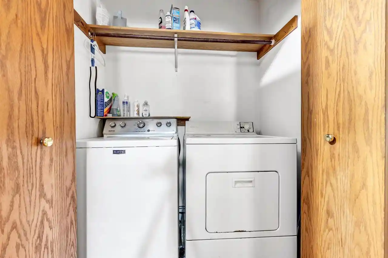 Photo 4 of Single family home for sale at 1233 Drews Dr, De Pere, WI 54115 | MLS# 50333410 | Listing updated on 2026-10-05
