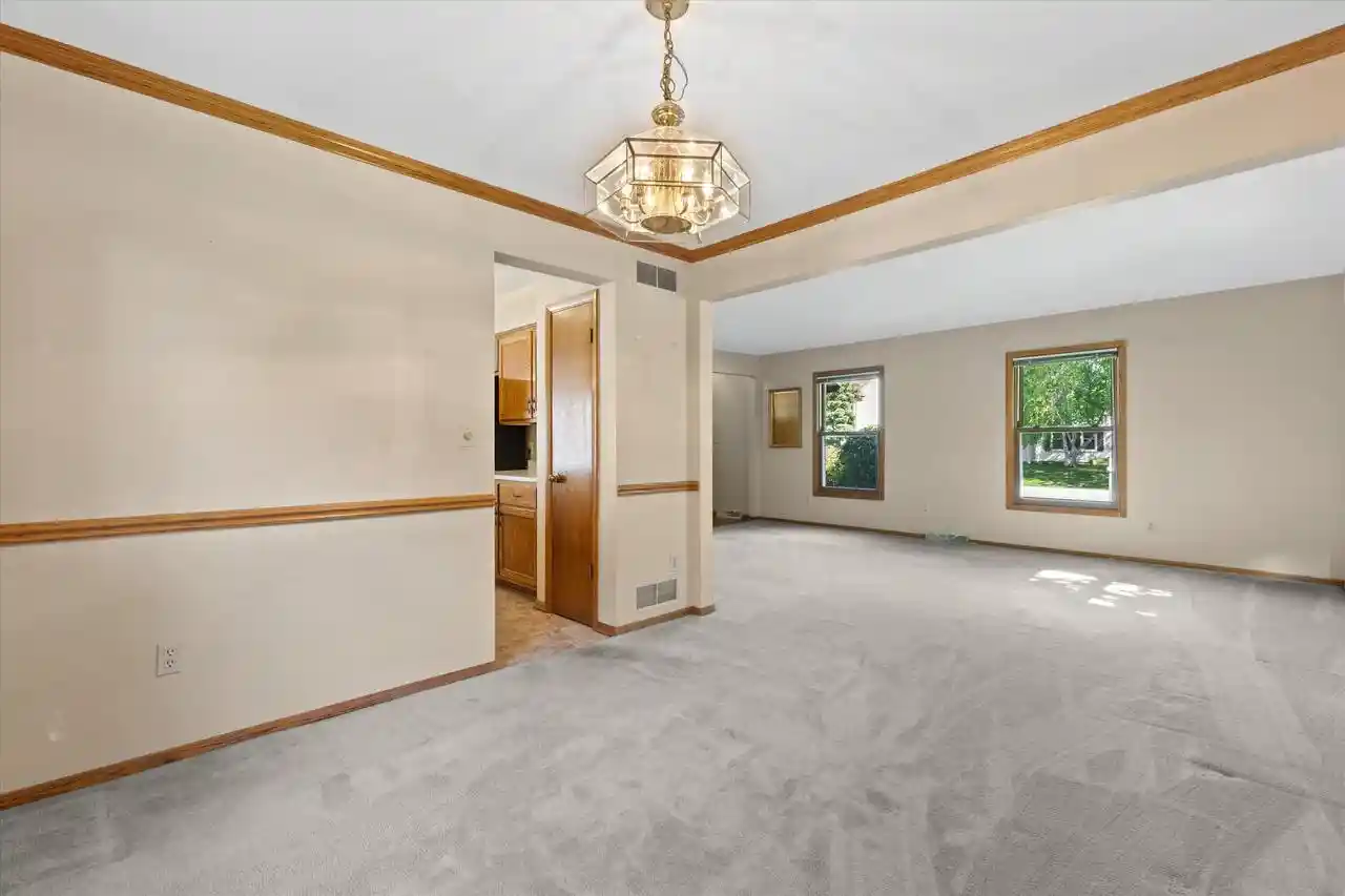 Photo 4 of Single family home for sale at 5630 Rachel Glen, Caledonia, WI 53402 | MLS# 1982541 | Listing updated on 2026-09-29
