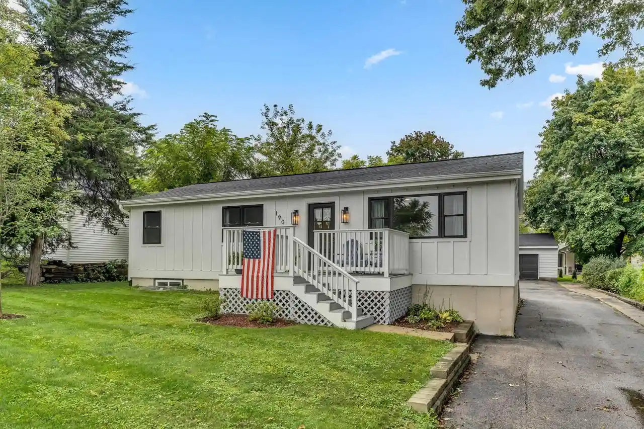 Photo 1 of Single family home for sale at 190 Dewey Ave, Fontana, WI 53125 | MLS# 1982540 | Listing updated on 2026-09-30