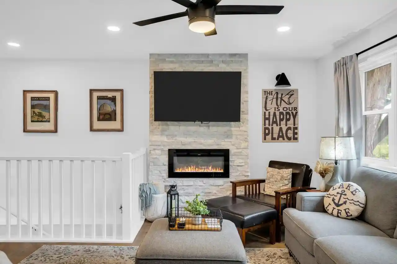 Photo 2 of Single family home for sale at 190 Dewey Ave, Fontana, WI 53125 | MLS# 1982540 | Listing updated on 2026-09-30