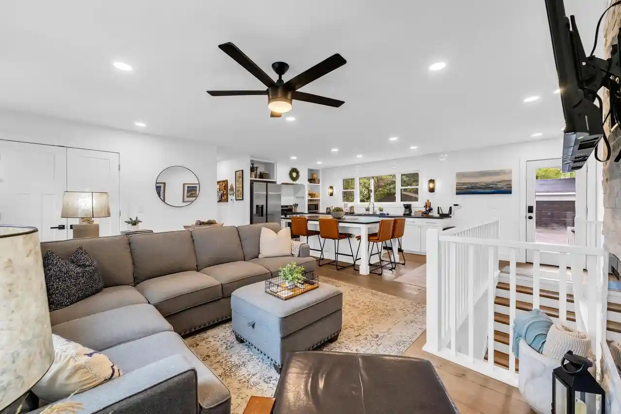 Photo 3 of Single family home for sale at 190 Dewey Ave, Fontana, WI 53125 | MLS# 1982540 | Listing updated on 2026-09-30