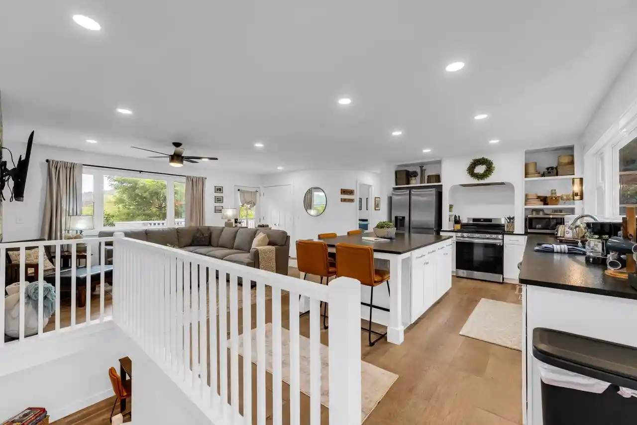 Photo 3 of Single family home for sale at 190 Dewey Ave, Fontana, WI 53125 | MLS# 1982540 | Listing updated on 2026-09-30