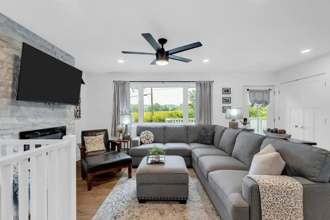 Photo 4 of Single family home for sale at 190 Dewey Ave, Fontana, WI 53125 | MLS# 1982540 | Listing updated on 2026-09-30