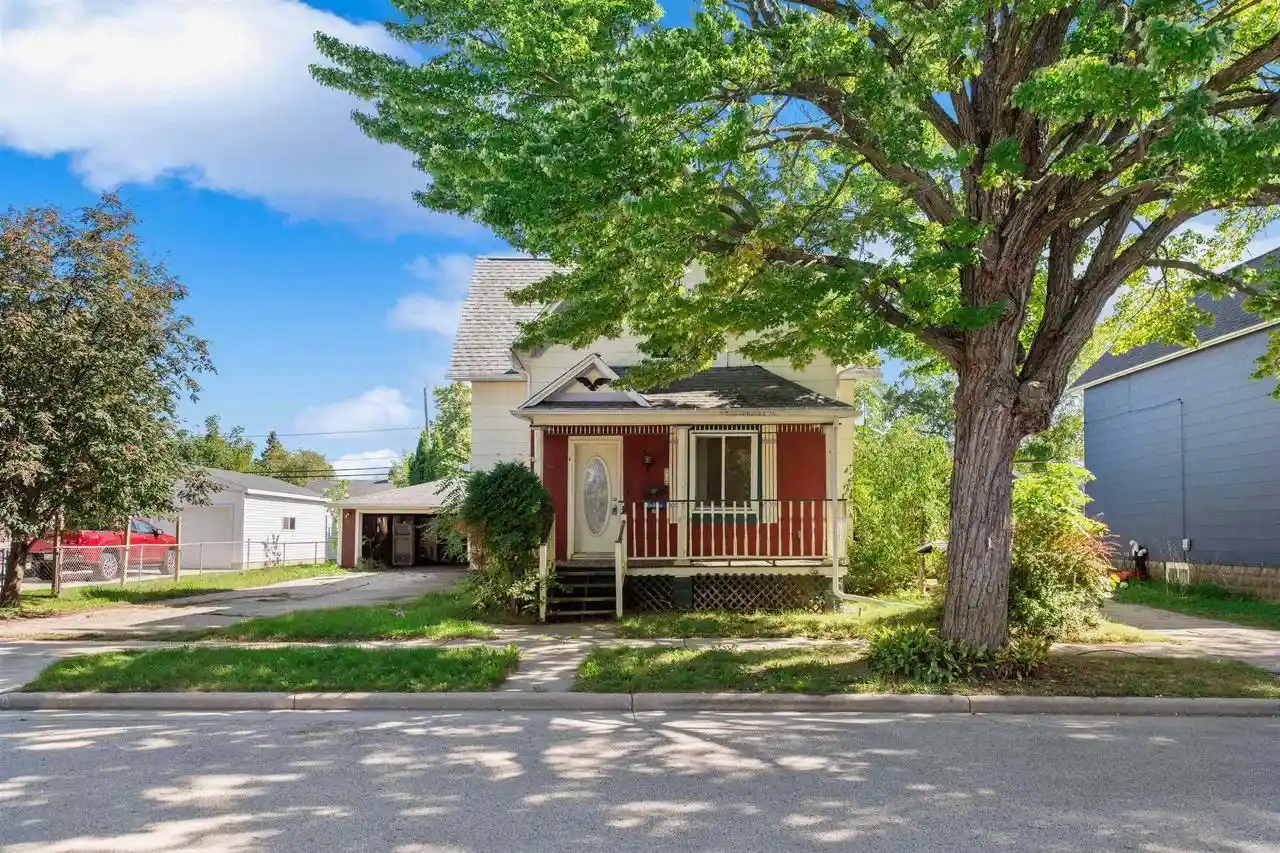 Photo 1 of Single family home for sale at 1516 Oakes St, Marinette, WI 54143 | MLS# 50333399 | Listing updated on 2026-10-01