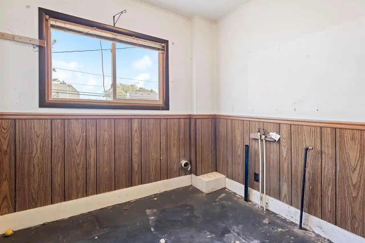 Photo 2 of Single family home for sale at 1516 Oakes St, Marinette, WI 54143 | MLS# 50333399 | Listing updated on 2026-10-01