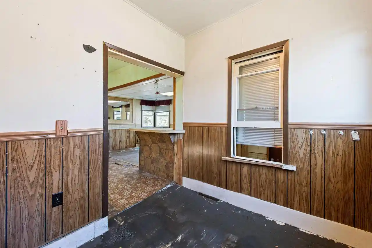 Photo 3 of Single family home for sale at 1516 Oakes St, Marinette, WI 54143 | MLS# 50333399 | Listing updated on 2026-10-01