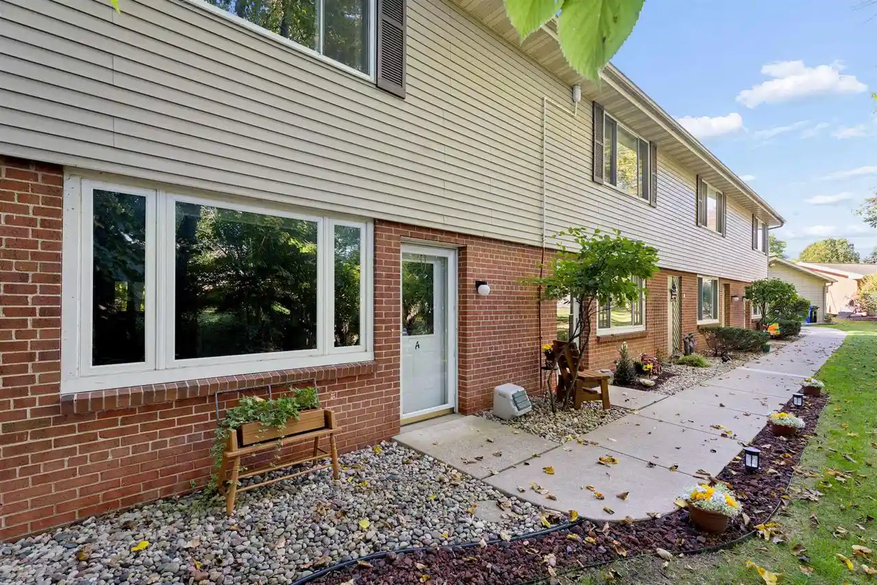 Photo 1 of Condo for sale at 1031 S West Ct #A, Appleton, WI 54915 | MLS# 50333406 | Listing updated on 2026-10-08