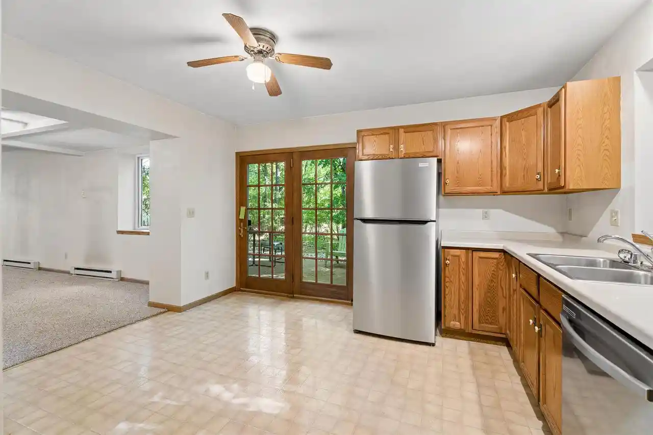 Listing Photo 5 - Condo for sale in building located at 1031 S W Ct, Appleton, WI 54915 - Unit #A