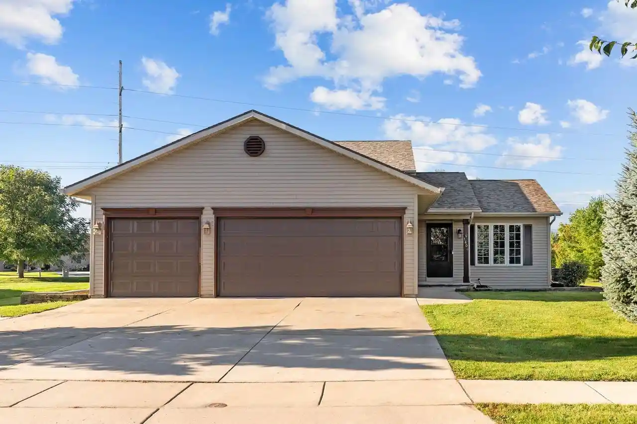 Photo 1 of Single family home for sale at 1604 Primrose Ln, Fond Du Lac, WI 54935 | MLS# 50333418 | Listing updated on 2026-10-06