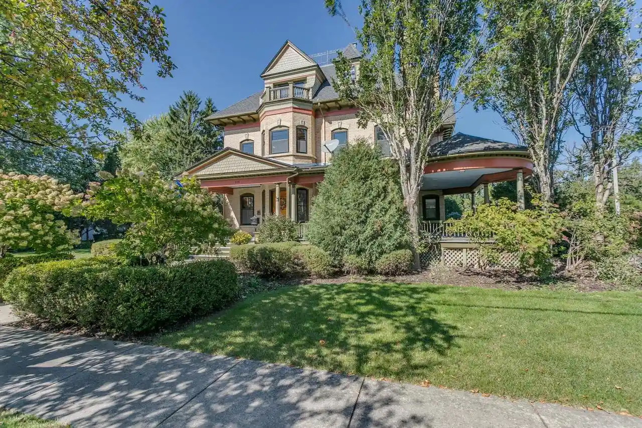 Photo 1 of Single family home for sale at 516 E Forest Ave, Neenah, WI 54956 | MLS# 50333428 | Listing updated on 2026-10-08