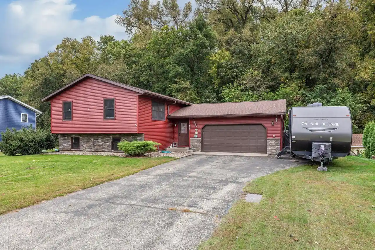 Photo 1 of Single family home for sale at 703 Evergreen Dr, Holmen, WI 54636 | MLS# 1982551 | Listing updated on 2026-09-29