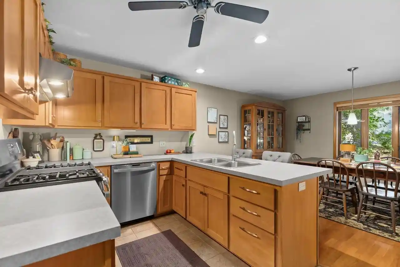 Listing Photo 5 - Condo for sale in building located at 905 E Windfield Pl, Appleton, WI 54911 - Unit #C