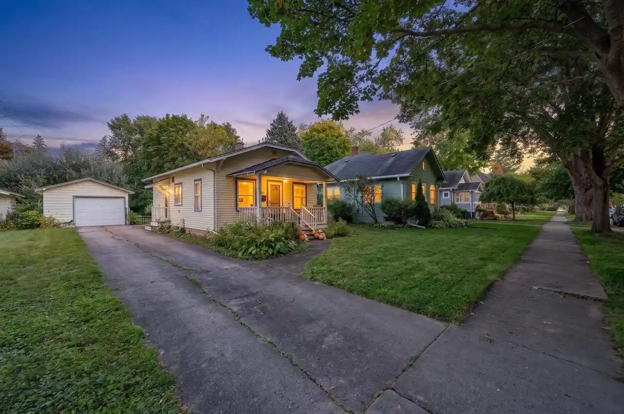 Photo 1 of Single family home for sale at 1231 Eliza St, Green Bay, WI 54301 | MLS# 50333408 | Listing updated on 2026-09-29
