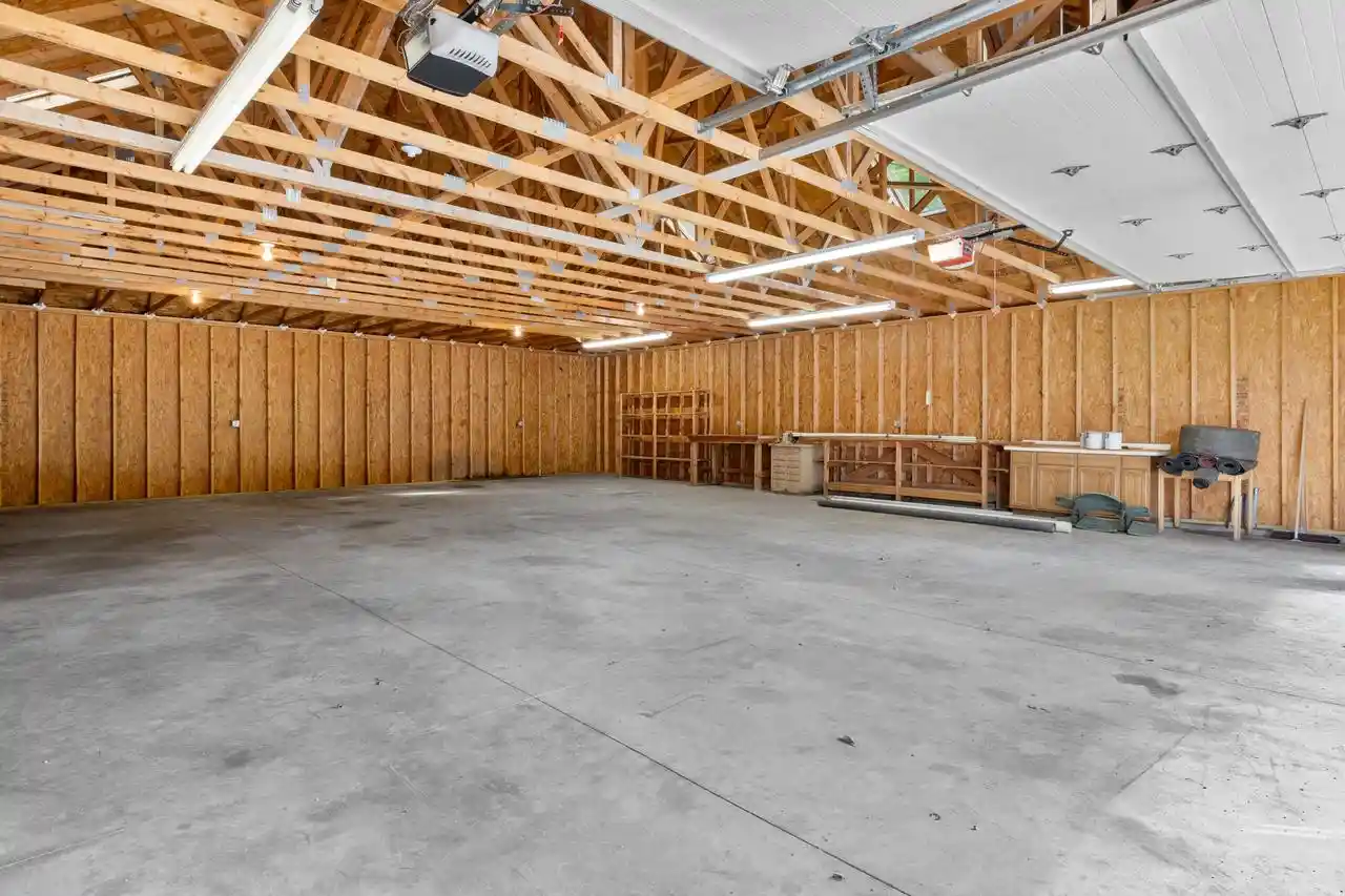 Photo 3 of Single family home for sale at 6873 W 7 Mile Rd, Caledonia, WI 53108 | MLS# 1982562 | Listing updated on 2026-10-05