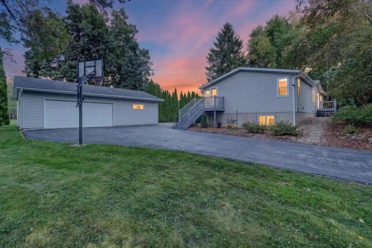 Photo 1 of Single family home for sale at W2506 Circle Dr, Watertown, WI 53094 | MLS# 2033639 | Listing updated on 2026-10-02