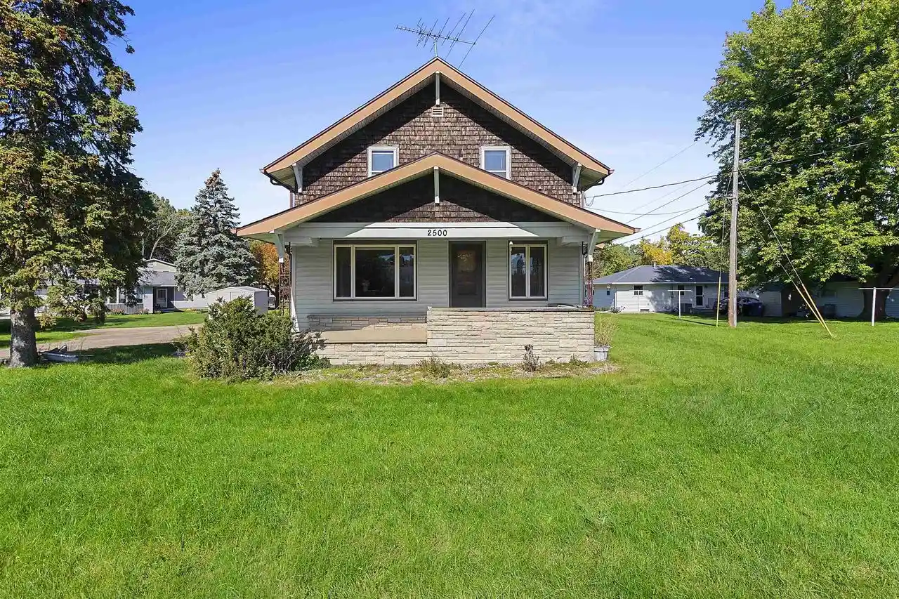 Photo 1 of Single family home for sale at 2500 E Newberry St, Appleton, WI 54915 | MLS# 50333431 | Listing updated on 2026-10-04