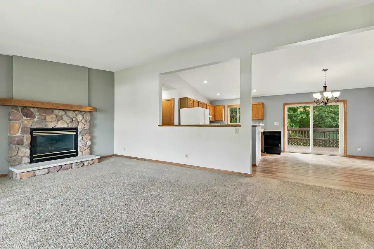 Photo 3 of Single family home for sale at 927 Bay View Dr, Mosinee, WI 54455 | MLS# 22604824 | Listing updated on 2026-10-01