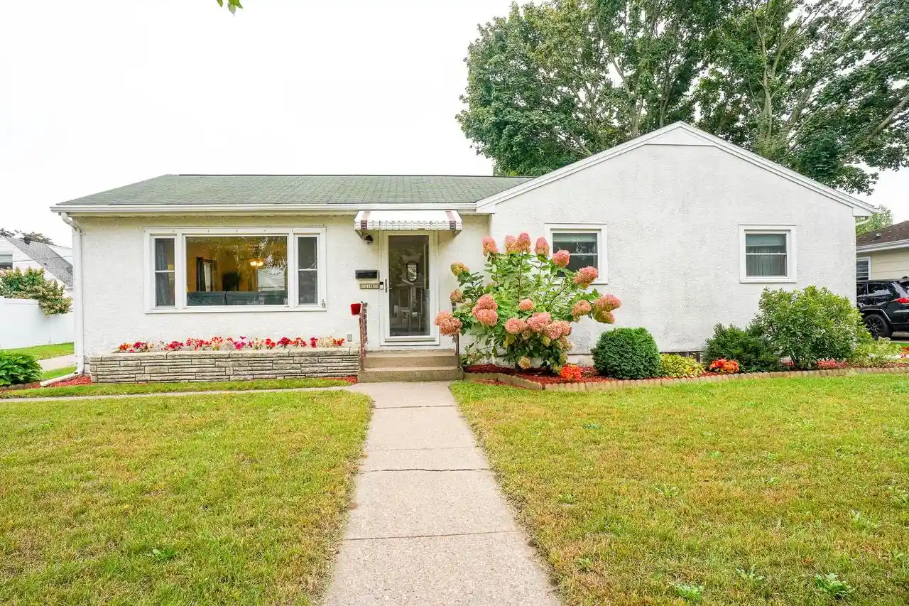 Photo 1 of Sale Pending at 2176 Weston St, La Crosse, WI 54601 | MLS# 1982574 | Listing updated on 2026-10-07