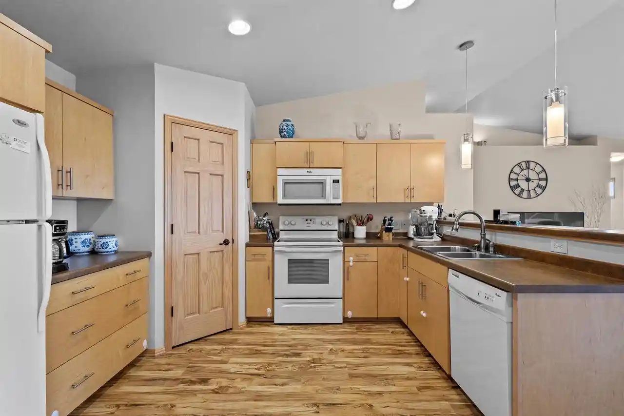 Listing Photo 4 - Condo for sale in building located at 2410 Cherrywood Ln, Sister Bay, WI 54234 - Unit #46