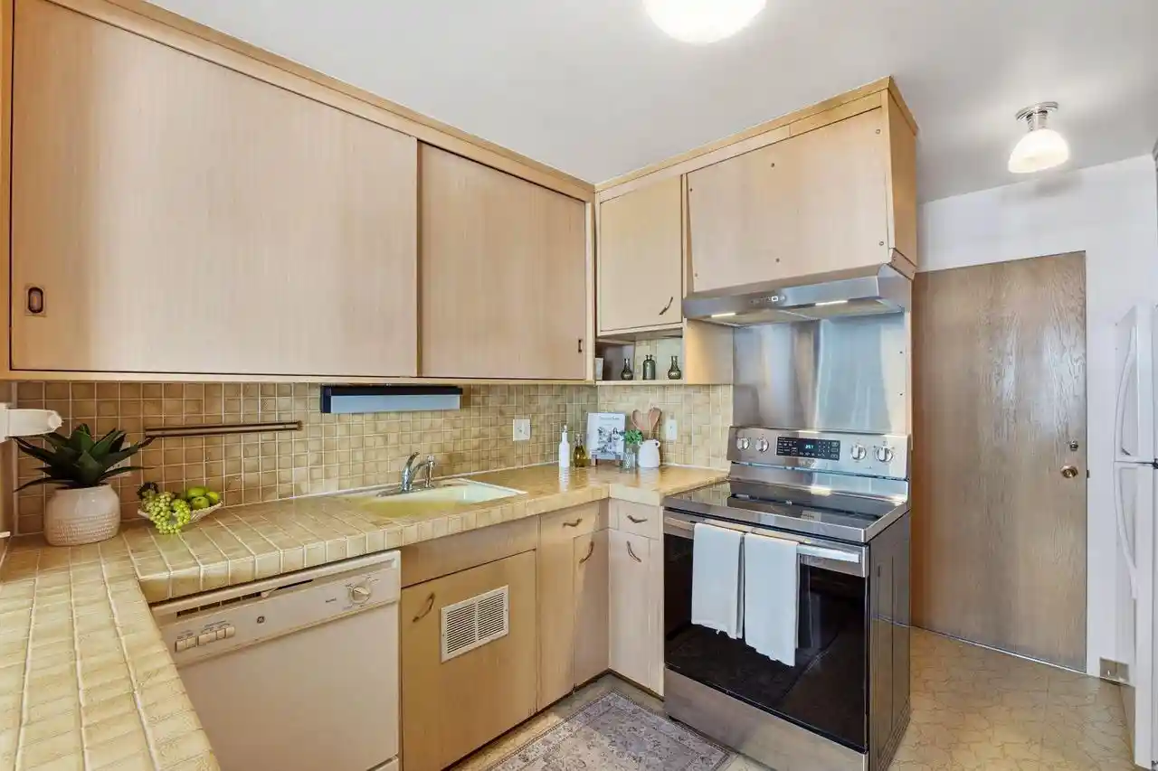 Photo 3 of Condo for sale at 1610 N Prospect Ave #1104, Milwaukee, WI 53202 | MLS# 1982578 | Listing updated on 2026-10-02