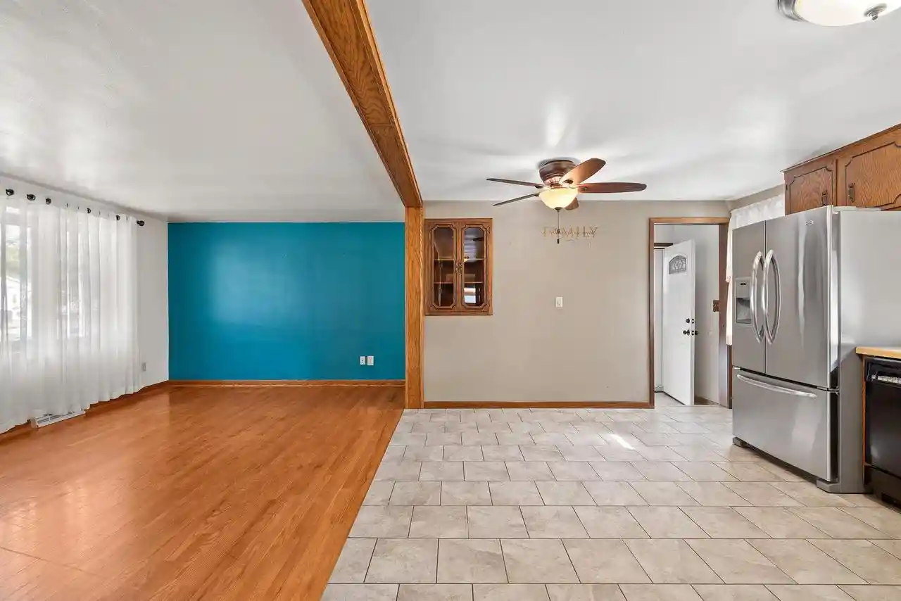 Photo 3 of Single family home for sale at 923 Amhart Dr, De Pere, WI 54115 | MLS# 50333439 | Listing updated on 2026-10-07