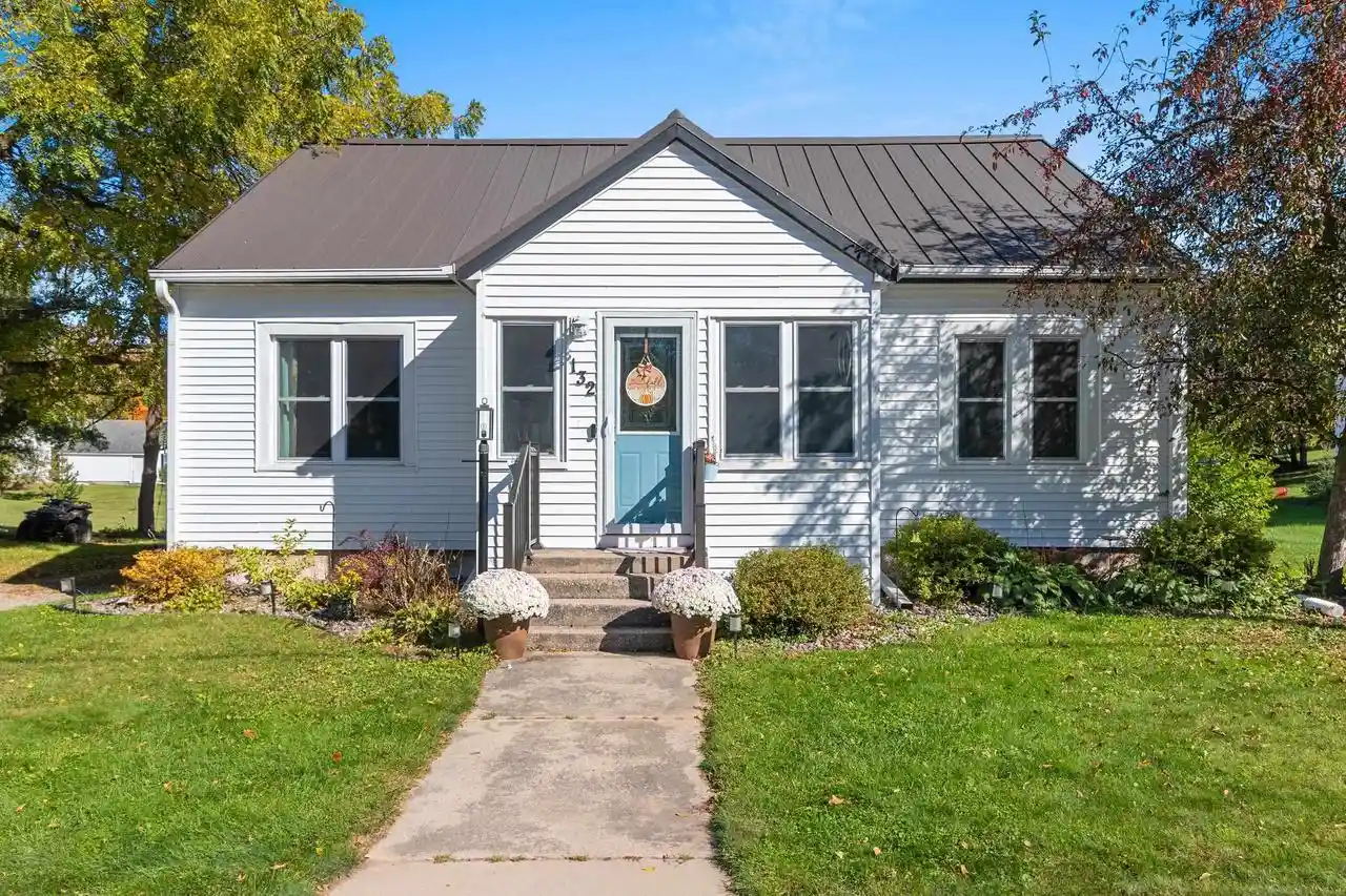 Photo 1 of Single family home for sale at 132 S Birch Ave, Gillett, WI 54124 | MLS# 50333441 | Listing updated on 2026-10-08