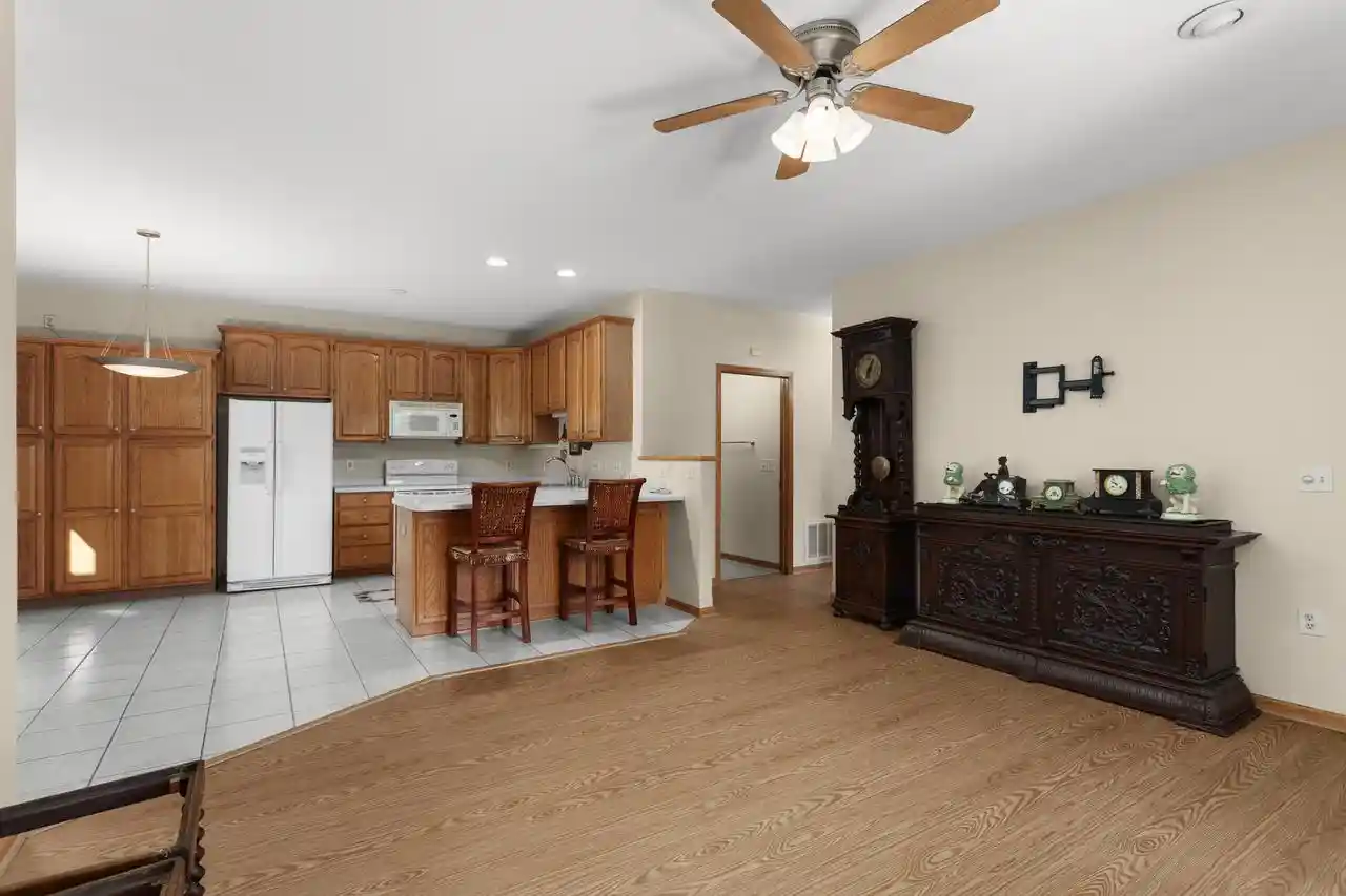 Listing Photo 4 - Condo for sale in building located at 803 Cheyenne Ave, Grafton, WI 53024 - Unit #A
