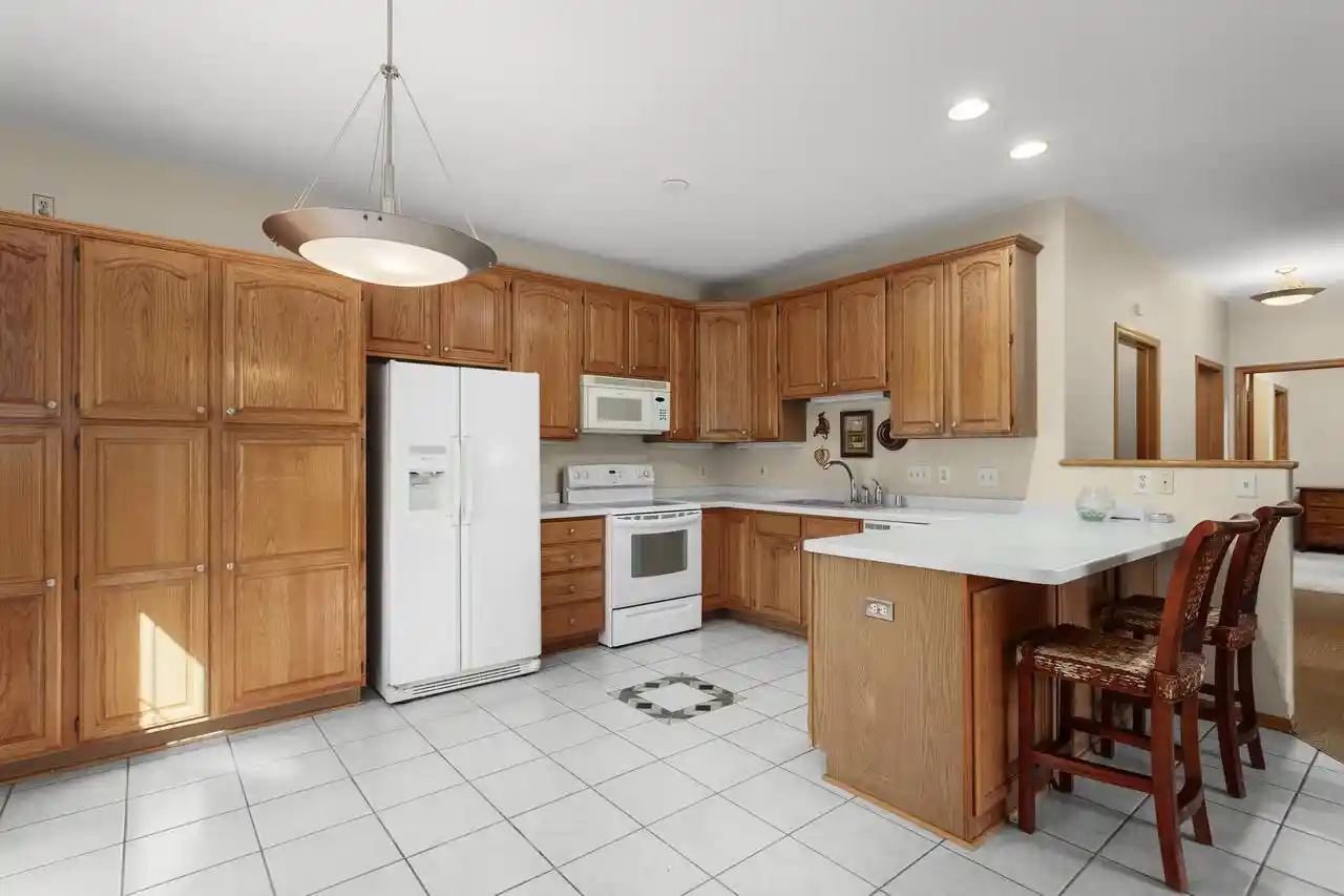 Listing Photo 5 - Condo for sale in building located at 803 Cheyenne Ave, Grafton, WI 53024 - Unit #A