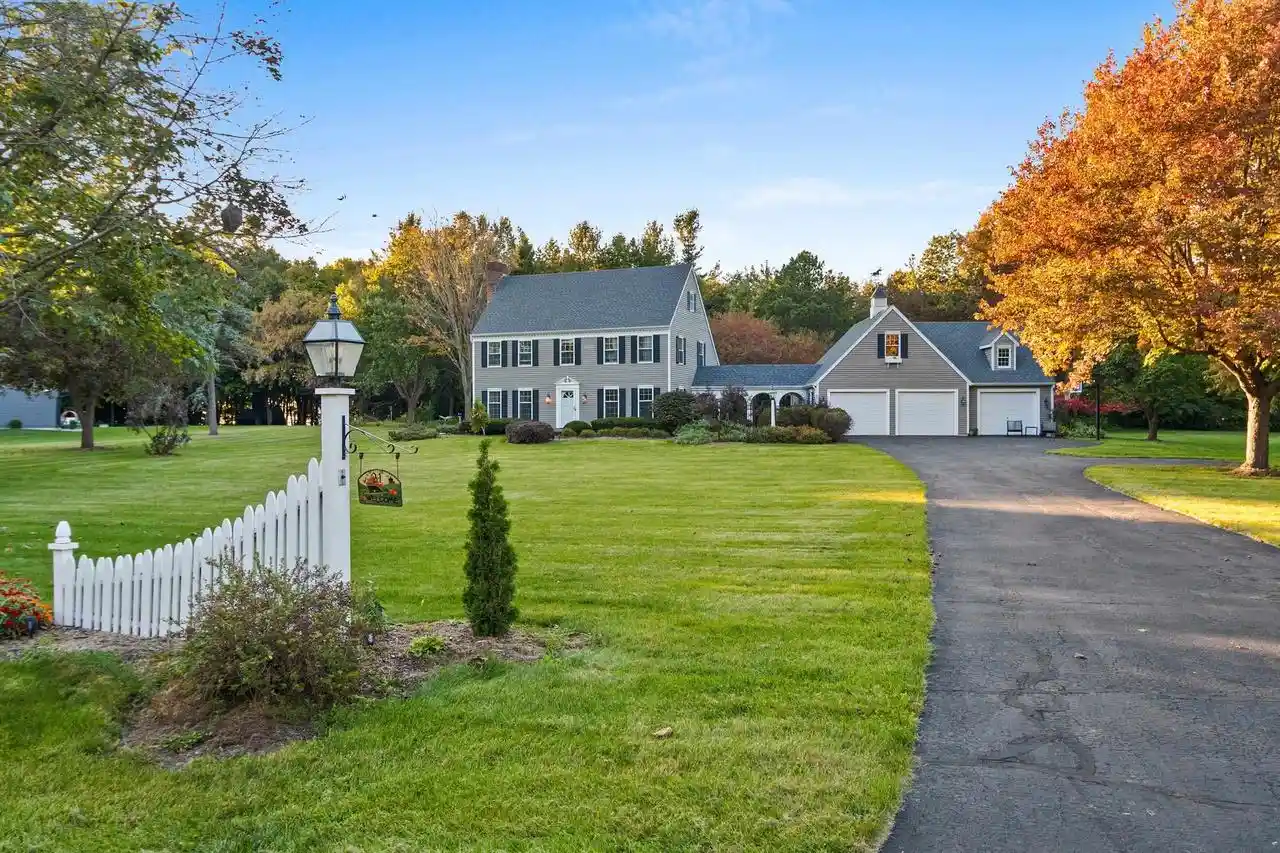 Photo 1 of Single family home for sale at 21 Crestview Dr, Hortonville, WI 54944 | MLS# 50333435 | Listing updated on 2026-10-19