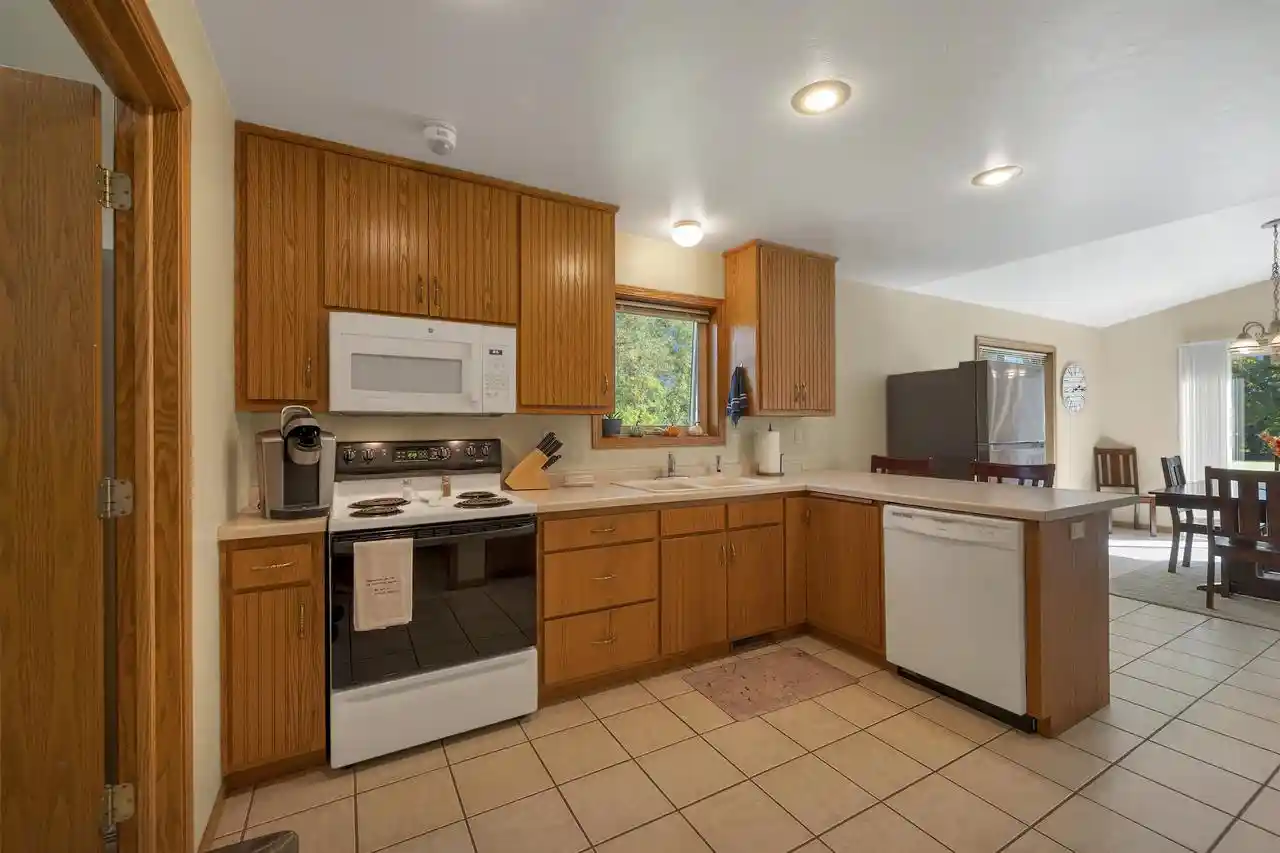 Photo 3 of Sale Pending at 350 Tony Ln, Green Bay, WI 54303 | MLS# 50333447 | Listing updated on 2026-10-06
