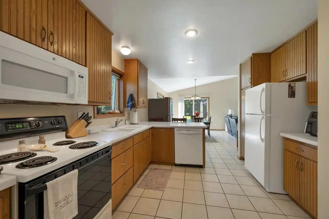 Listing Photo 4 - Condo for sale in building located at 350 Tony Ln, Green Bay, WI 54303
