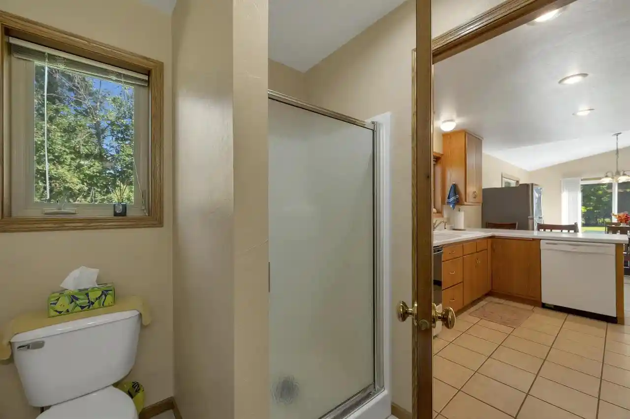 Listing Photo 5 - Condo for sale in building located at 350 Tony Ln, Green Bay, WI 54303