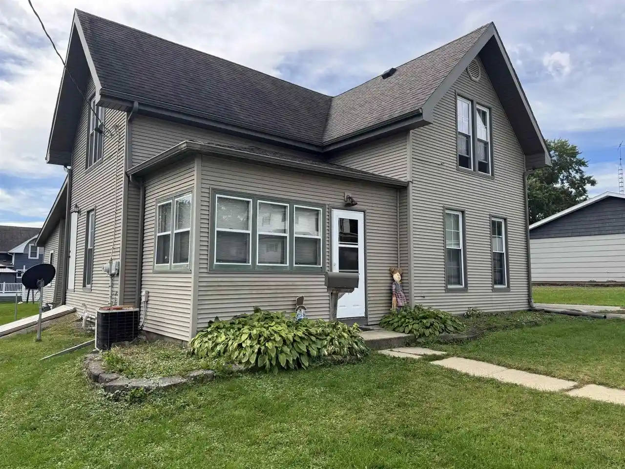Photo 2 of Single family home for sale at 429 E Harriet St, Darlington, WI 53530 | MLS# 2033665 | Listing updated on 2026-09-30